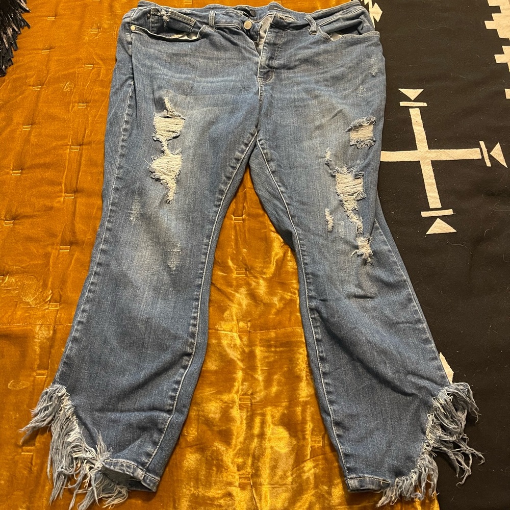 Frayed hem Judy Blue Capri- Skinny Fit